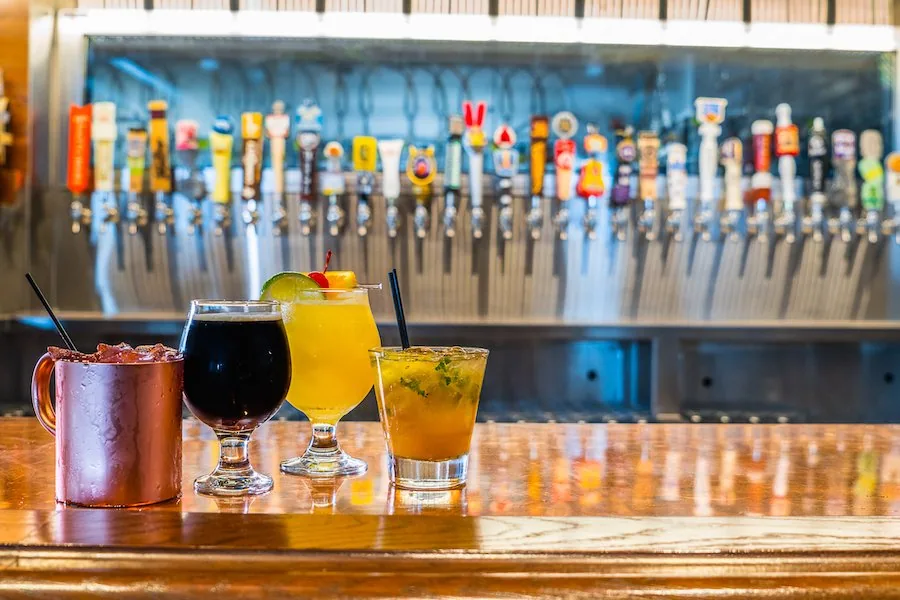 Glassware Finishing Methods: How Buyers Evaluate Decoration and Surface Effects - Eukaglass Insights